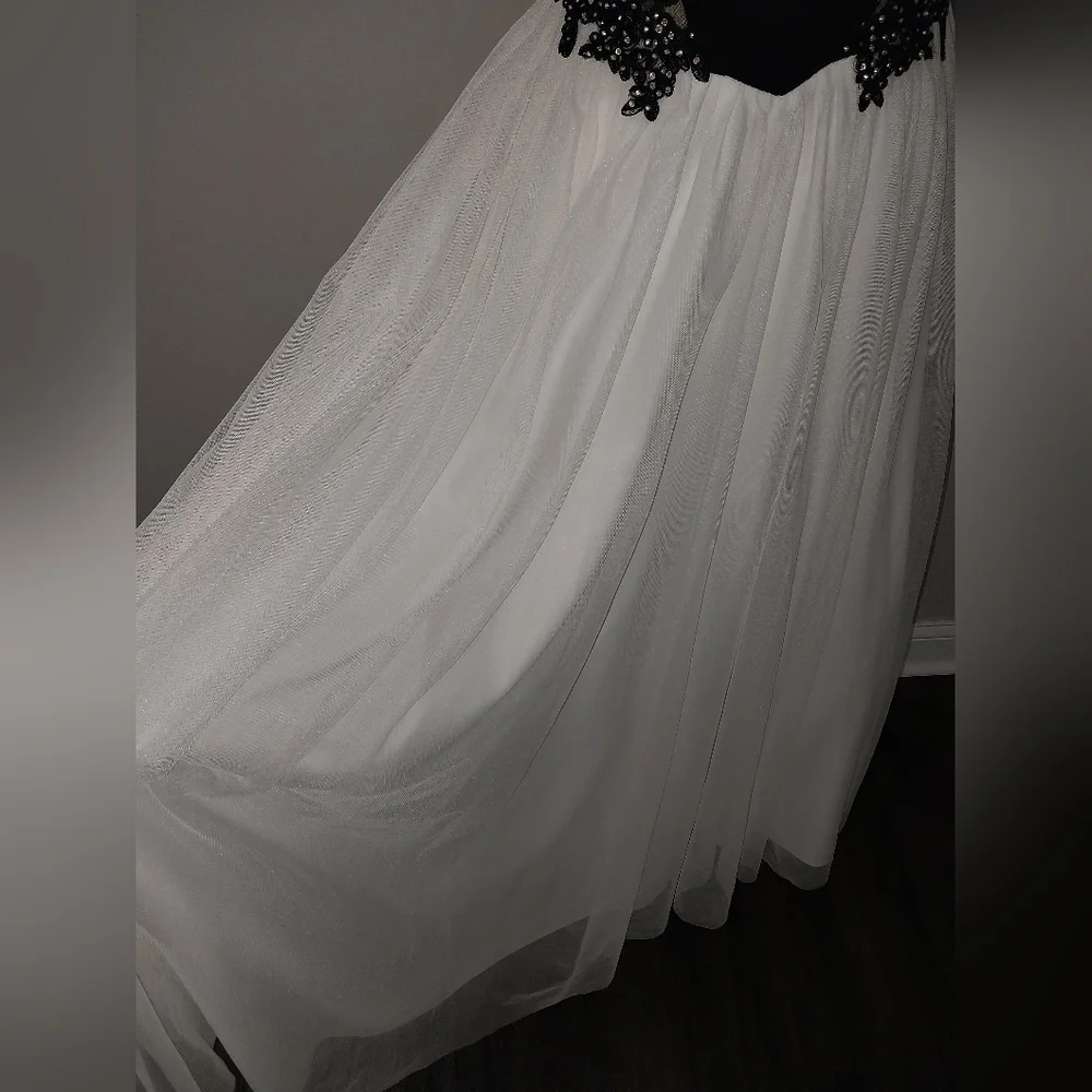 Blondie Nights by Stacy Sklar Navy Blue/ White Tulle Halter Formal Dress Size 7 - Picture 4 of 16